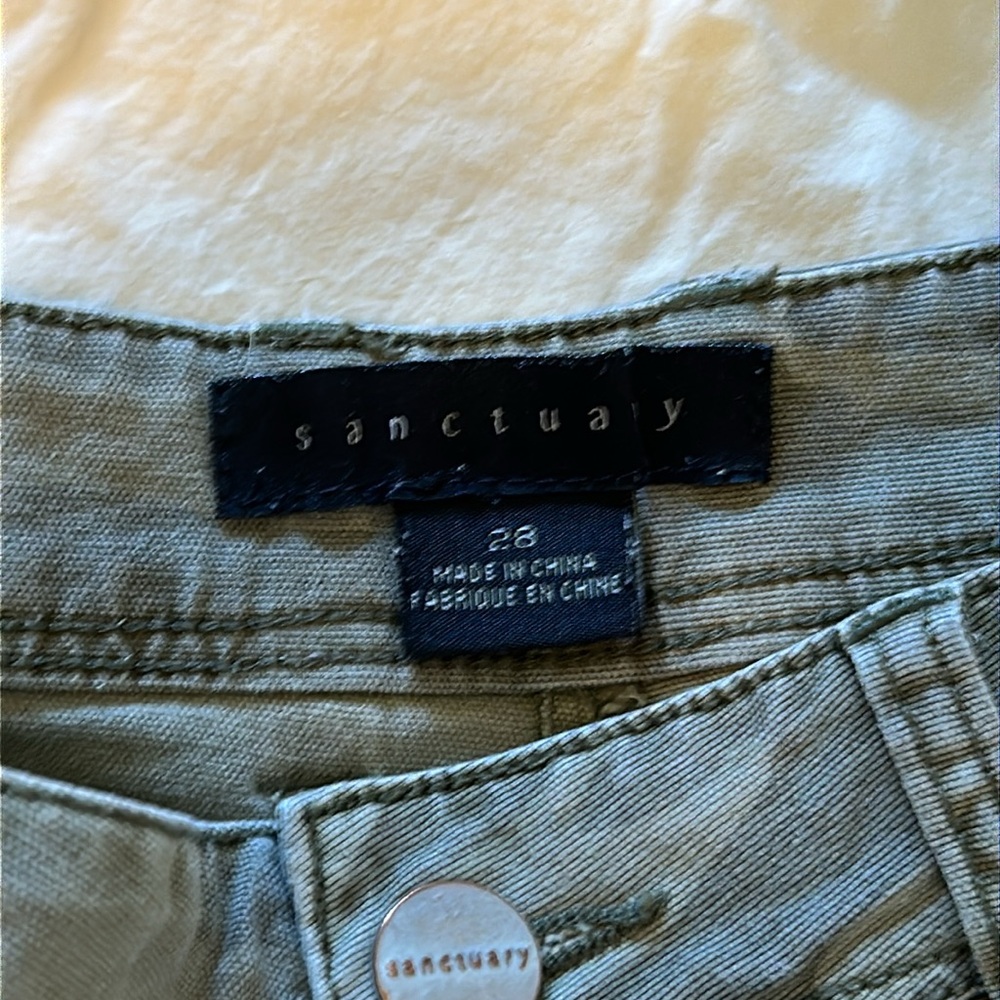 Sanctuary Camo shorts sz 28 - Picture 2 of 3